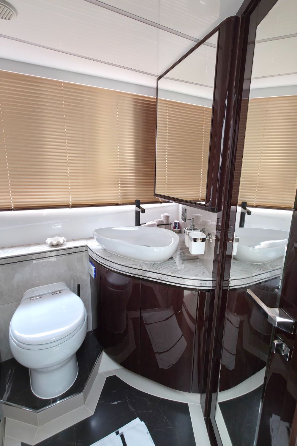 Baño con lavabo de sobreponer